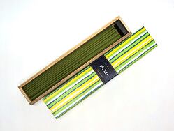 Vonné tyčinky - Kayuragi NARCISSUS, Nippon Kodo  luxusní vonné tyčinky s minimem kouře pro provonění prostoru a vytvoření relaxační atmosféry