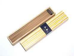 Vonné tyčinky - Kayuragi GINGER, Nippon Kodo  luxusní vonné tyčinky s minimem kouře pro provonění prostoru a vytvoření relaxační atmosféry