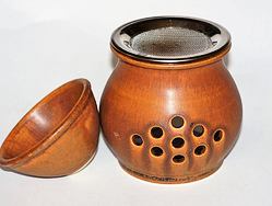 VYKUŘOVACÍ PÍCKA a AROMALAMPA, hnědá