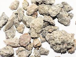 PALO SANTO - pryskyřice ze stromů palo santo vykuřujte pokud potřebujete silně očistit prostor nebo osoby, na zahnání všech negativních si