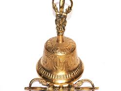 ZVON Dilbu velký/ zlatá patina + dordže , tibetské duchovní a rituální předměty s hlubokou symbolikou a energií, zvuk se vytváří jemným úderem, rezonance, které se při hraní vytváří pomáhají vnímavějšímu stavu mysli 