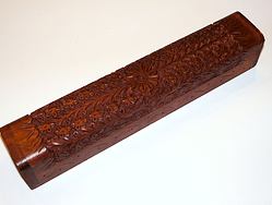 Stojánek - dřevo /truhlička vyřezávaná na pálení vonných tyčinek, bezpečný a stabilní držák na tyčinky