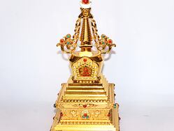 TIBETSKÁ BUDDHISTICKÁ STÚPA, kov /patina zlatá