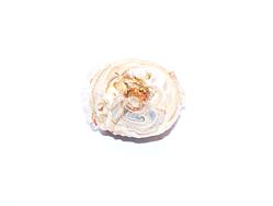 CHALCEDONOVÁ RŮŽE od nepaměti spojena s ženskou energií, zároveň se věřilo, že má schopnost posílit zrak a sluch, přispívá k celkovému zdraví těla. Působí na druhou čakru, centrum vitality.