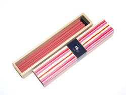 Vonné tyčinky - Kayuragi PLUM, Nippon Kodo  luxusní vonné tyčinky s minimem kouře pro provonění prostoru a vytvoření relaxační atmosféry