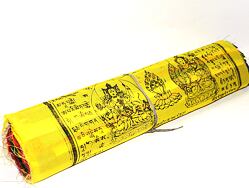 TIBETSKÉ MODLITEBNÍ PRAPORKY sada, mají hluboký duchovní a tradiční význam, který hraje důležitou roli v buddhistické praxi, jsou potištěny posvátnými mantrami, modlitbami a symboly, které mají přinést štěstí, zdraví a ochranu.