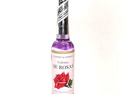 AGUA DE ROSAS   - Růžová voda, má bohatou, květinovou vůní damašských růží dodává pocit klidu a spirituality. Je ceněna pro své účinky v oblasti lásky, kdy se využívá k rituálům přitahujícím partnera a štěstí, pomáhá k zvyšování osobního kouzla