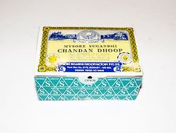 CHANDAN DHOOP  - santalové válečky přírodní  vonné kužílky, agarbathi vhodné k provonění prostoru s ušlechtilou vůní