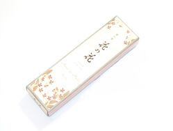 Vonné tyčinky Hana no Hana není jen vonná tyčinka, je to cesta do světa krásy, elegance a ušlechtilých květin, která vás každý den obklopí luxusem a smyslovým potěšením.   