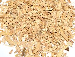 SANTÁLOVÉ DŘEVO / Indonésie / super grade  jako vykuřovadlo je sandalwood považováno za  symbol životní síly, věří se, že jeho vůně zahání zlé duchy, dokáže očistit člověka od všech hříchů.