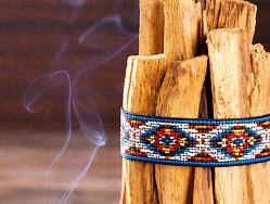 Jak vykuřovat vonné dřevo Palo Santo