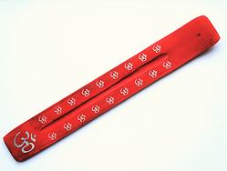 Stojánek - lyže/ dřevo /červený/ÓM na pálení vonných tyčinek, bezpečný a stabilní držák na tyčinky