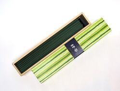 Vonné tyčinky - Kayuragi GREEN TEA, Nippon Kodo  luxusní vonné tyčinky s minimem kouře pro provonění prostoru a vytvoření relaxační atmosféry