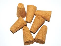 PALO SANTO - kužílky, používejte na zahnání všeho negativního, pokud potřebujete silně očistit prostor nebo osoby, při únavě způsobené nervovým vyčerpáním, k uklidnění nebo ke zvýšení citlivosti k jemnohmotným vibracím i navození věšteckých schopností a vizí, kužílky mají sladce kokosovou vůni, pryskyřičnatě dřevitou s jemnými tóny exotického ovoce.