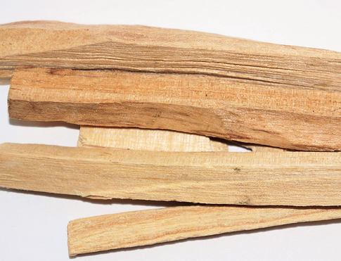 PALO SANTO - dřevo, svaté dřevo, posvátné šamanské vykuřovadlo spalujte pokud potřebujete silně očistit prostor nebo osoby, na zahnání všech negativních sil