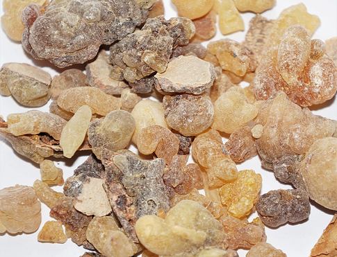 KADIDLO Somálsko, BEYO SUPER WILD grade  pryskyřice z kadidlovníků, zvané olibanum, luban, patří mezi nejúčinnější vykuřovadla čistící atmosféru jak na duchovní i fyzické úrovni, nese v sobě silnou spirituální energii