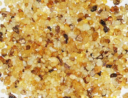 Vykuřovací směs - RŮŽOVÁ ZAHRADA vyrobená manufakturou Three Kings z vybraných pryskyřic a vonných dřev jako kadidlo, myrka santal a damara