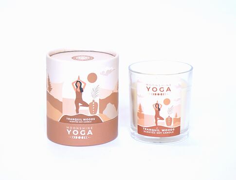 Svíce Moonshine Yoga, TRANQUIL WOODS, k podpoře vašich rituálů, jógové praxi, relaxaci a očistě
