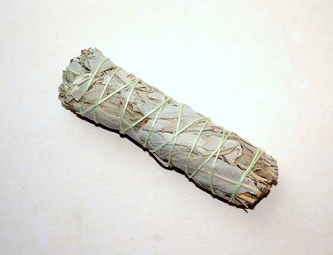 BÍLÁ ŠALVĚJ - svazek střední vykuřovadlo white sage, kalifornská nebo také indiánská šalvěj, šamanský svazek má silné očistné a ochranné účinky