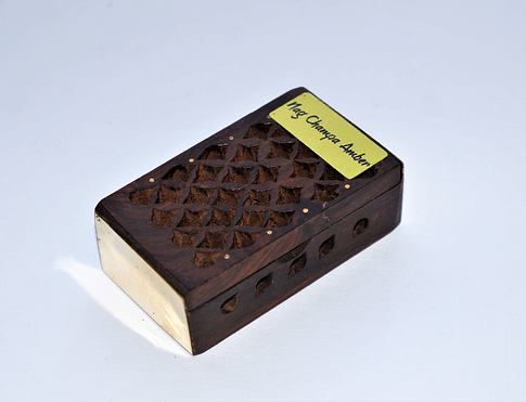 Přírodní tuhá esence - Nagchampa Amber
