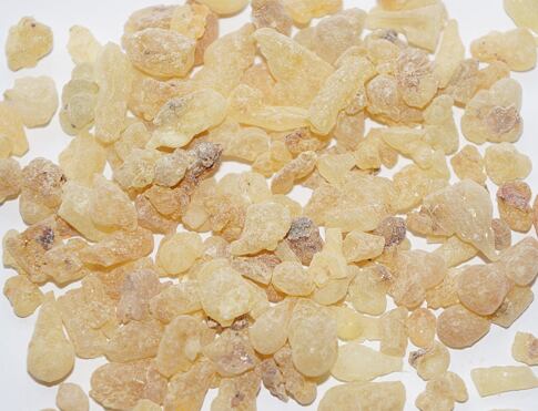 KADIDLO Somálsko, BEYO SWEET KENYA grade  pryskyřice z kadidlovníků, zvané olibanum, luban, patří mezi nejúčinnější vykuřovadla čistící atmosféru jak na duchovní i fyzické úrovni, nese v sobě silnou spirituální energii