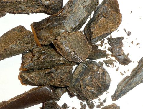PROPOLIS včelí produkt, již Keltové jej spalovali na obranu proti zlým kouzlům a magii,  příznivou atmosféru obecně mezi lidmi, skvěle se hodí při přivítacích a seznamovacích rituálech, uvolňuje napětí, vydává jemnou, balzámovou a hřejivou pryskyřičnatou vůni, upomínající na med