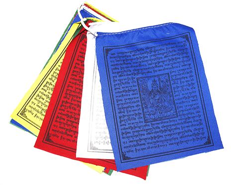TIBETSKÉ MODLITEBNÍ PRAPORKY sada, mají hluboký duchovní a tradiční význam, který hraje důležitou roli v buddhistické praxi, jsou potištěny posvátnými mantrami, modlitbami a symboly, které mají přinést štěstí, zdraví a ochranu.