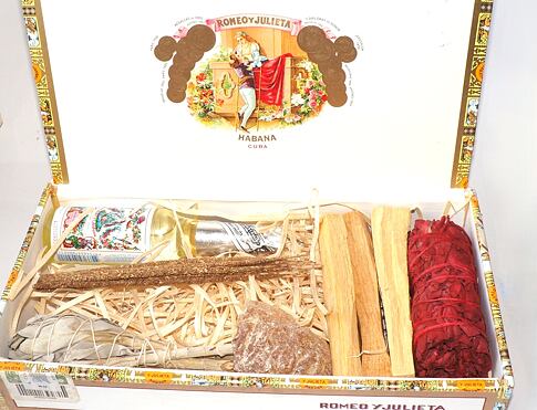 ORIGINÁLNÍ KRABIČKA /ochranná, rituální sada s vykuřovadly, která jsou úzce spjata s očistou a harmonizací