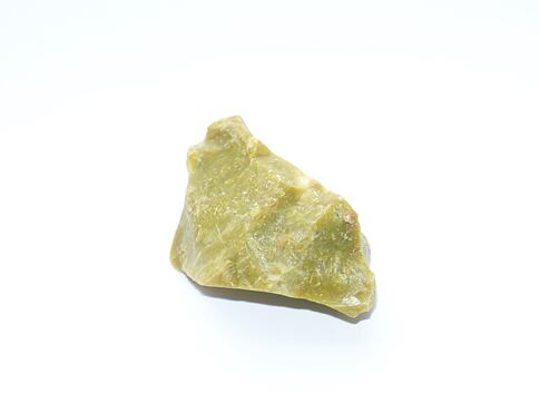 ZELENÝ OPÁL surový, umožnuje pochopení vlastní ceny, je také kamenem ochranným, vhodným k šamanským cestám, posiluje imunitní systém. 