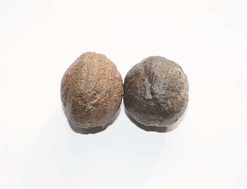 MOQUI MARBLES  „Hromové kuličky“ nebo také „Šamanské kameny" jsou pojmenovány podle Indiánů kmene Moqui, kteří obývali území Utahu