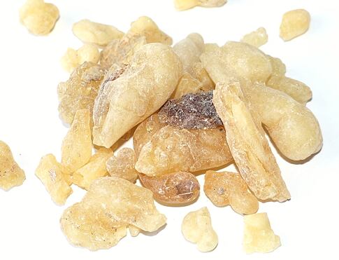 KADIDLO Nigerie pryskyřice z kadidlovníků, zvané olibanum, luban, patří mezi nejúčinnější vykuřovadla čistící atmosféru jak na duchovní i fyzické úrovni, nese v sobě silnou spirituální energii
