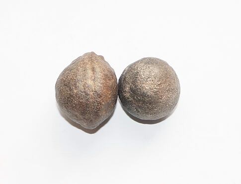 MOQUI MARBLES  „Hromové kuličky“ nebo také „Šamanské kameny" jsou pojmenovány podle Indiánů kmene Moqui, kteří obývali území Utahu