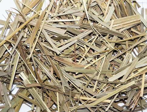 SWEETGRASS Mezi Indiány se toto vykuřovadlo těší veliké vážnosti a úctě, používají ji při očistných, léčebných i šamanských obřadech
