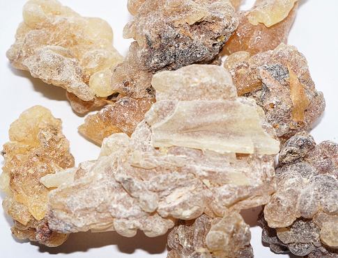 KADIDLO Somálsko, BEYO SUPERIOR GRADE  pryskyřice z kadidlovníků, zvané olibanum, luban, patří mezi nejúčinnější vykuřovadla čistící atmosféru jak na duchovní i fyzické úrovni, nese v sobě silnou spirituální energii