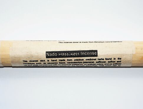 Vonné tyčinky - NADO POIZOKHANG - HAPPINESS INCENSEvzácné ručně vyrobené řemeslné čistě přírodní vonné tyčinky k očistě, ochraně a meditaci z himálajského Království Bhútán