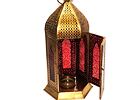 ORIENTÁLNÍ LUCERNA  "Aladin" okouzlí elegantním designem a detailními ornamenty, které po zapálení čajové svíčky rozehrávají na stěnách hru světla a stínů