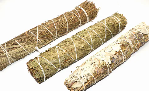 vykuřovací svazky, cedar, piňon pine, bílá šalvěj a levandule