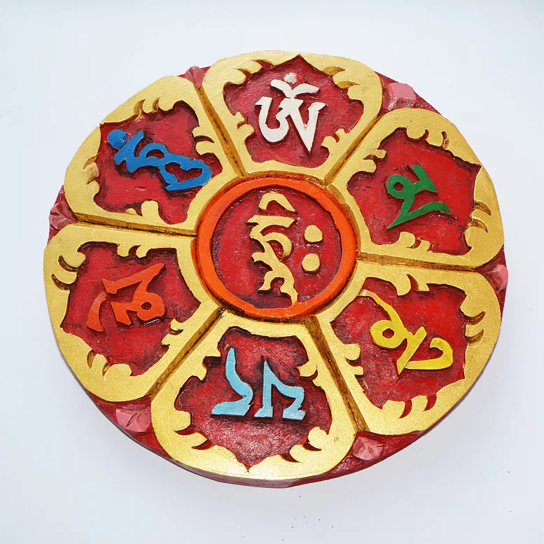 MANDALA ÓM, dřevořezba, závěsná, ÓM je mantrou soucitu, má velmi hluboký duchovní význam, přítomnost této mantry či jejího symbolu zvyšuje naše duchovní vědomí a koncentraci