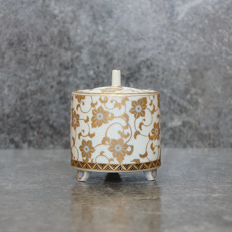 KADIDELNICE keramika. Exkluzivní japonská porcelánová kadidelnice Kutani, motiv Kitachi, přímo z Kagy. Tradice a precizní zpracování.