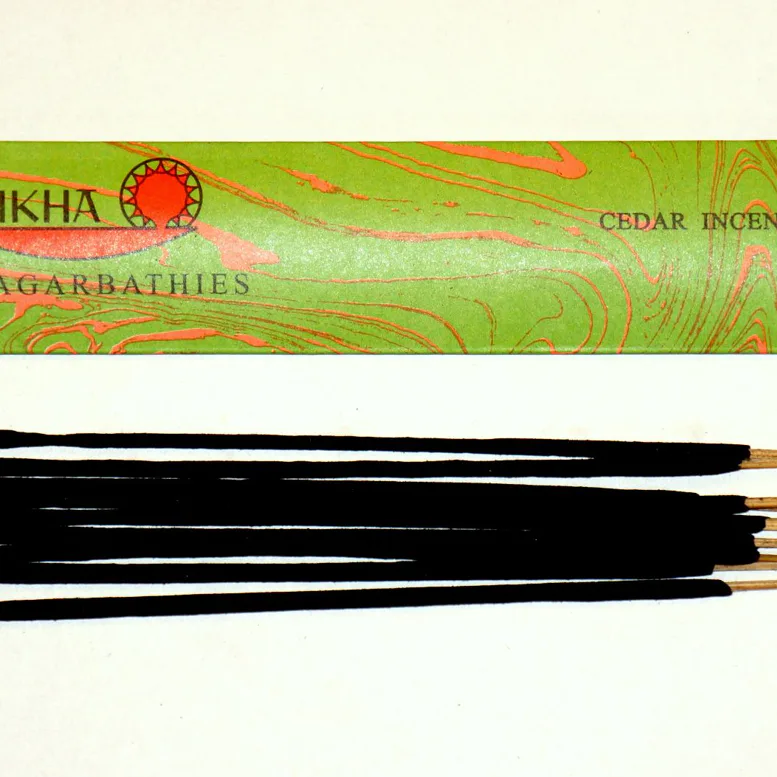 AUROSHIKHA Cedar  přírodní vonné tyčinky, agarbathi vhodné k provonění prostoru s ušlechtilou vůní
