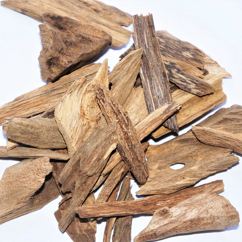 Agarwood Manaka oud dřevo – světlé aromatické kusy s jemnou vůní