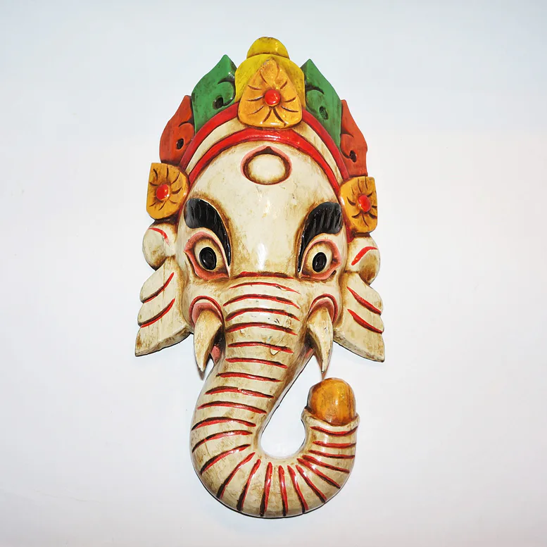 GANESHA dřevěná maska bílá, symbol požehnání, stability a duchovního vedení, podporuje začátky, přináší do prostoru klid a harmonii 