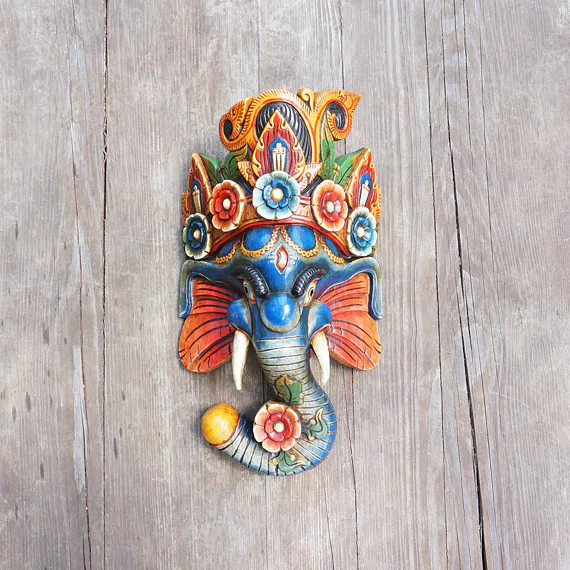 GANESHA maska, dřevo modrá, symbol požehnání, stability a duchovního vedení, podporuje začátky, přináší do prostoru klid a harmonii 