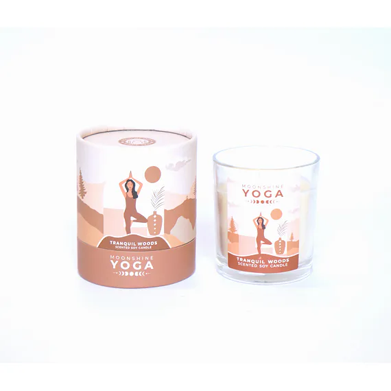 Svíce Moonshine Yoga, TRANQUIL WOODS, k podpoře vašich rituálů, jógové praxi, relaxaci a očistě
