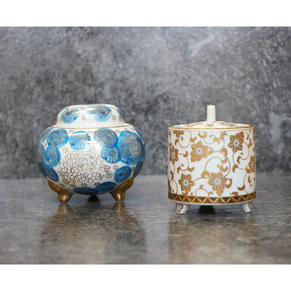 KADIDELNICE keramika. Luxusní porcelánová kadidelnice Kutani ‘Imperial Chrysanthemum’ přímo z Kagy, Japonsko. Precizní a tradiční zpracování porcelánu.