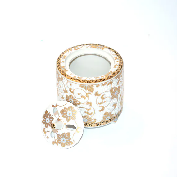 KADIDELNICE keramika. Exkluzivní japonská porcelánová kadidelnice Kutani, motiv Kitachi, přímo z Kagy. Tradice a precizní zpracování.